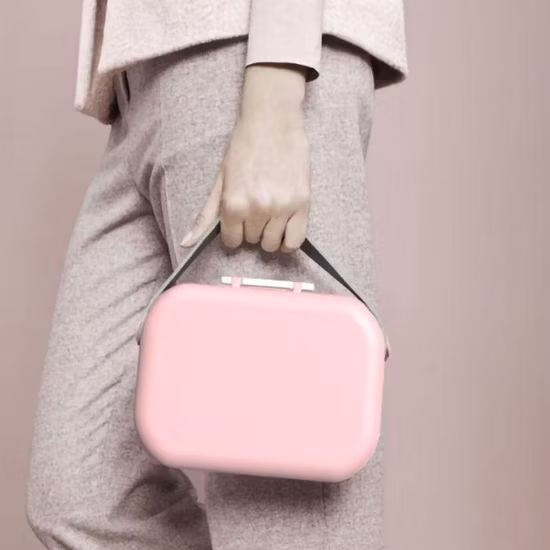 Aveco New Portable 800ml Cool Fashion Recycled Plastic Lunch Box with Buckle PP Material Durable Light Microwave Safe Spoon Fork Space